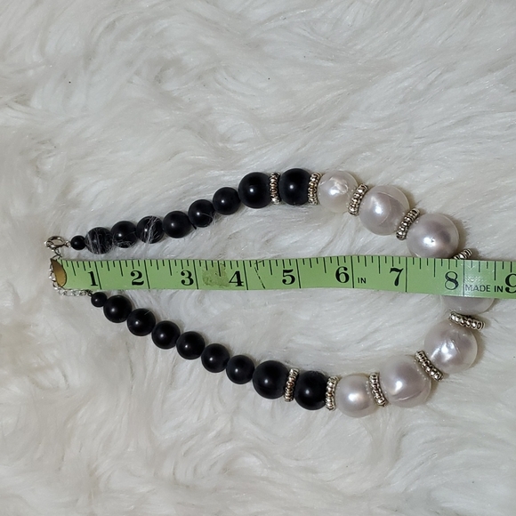 Boutique retro mid century modern black and white bead necklace - Picture 5 of 5
